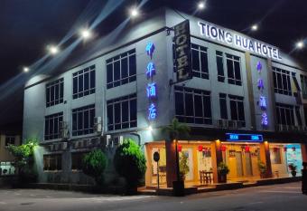 TIONG HUA HOTEL allows 18 year olds to book a room