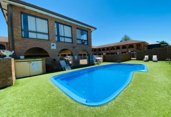 Cumberland Motor Inn allows 18 year olds to book a room