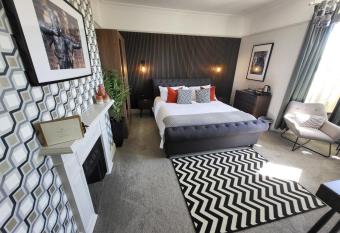 Belle Vue Guest House allows 18 year olds to book a room