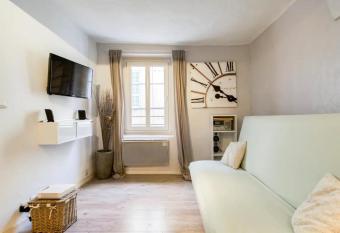 Sun Studio allows 18 year olds to book a room