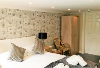 Winchmore Hotel allows 18 year olds to book a room