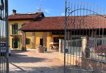 La Casa delle Favole allows 18 year olds to book a room