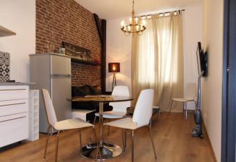 Lenoty has Balcony rooms