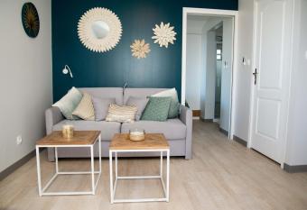 thomlocation has rooms with a private hot tub