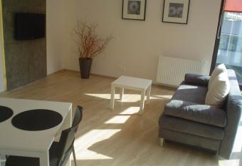 Pirelli Apartament has rooms with a private hot tub