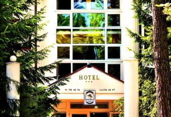 Konstancja allows 18 year olds to book a room