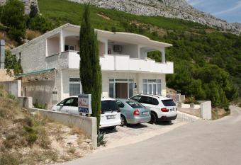 Apartments with a parking space Lokva Rogoznica, Omis - 12906 has Balcony rooms