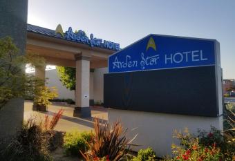 Arden Star Hotel allows 18 year olds to book a room
