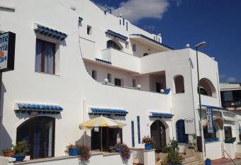 Hotel Miramare Garzia has Smoking/Balcony rooms