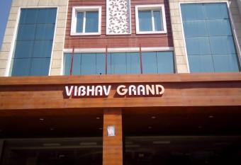 Vibhav Grand has Smoking rooms