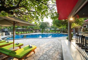 Kuta Seaview Boutique Resort has Balcony rooms
