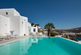 Villa Isabella - Psarou has Smoking rooms