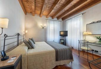 Hotel Marco Polo allows 18 year olds to book a room