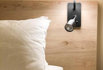 Gaustad Hotel allows 18 year olds to book a room