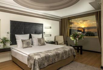 Altinel Ankara Hotel & Convention Center has Smoking rooms