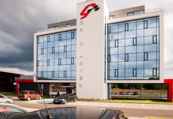 Grid Hotel has Balcony rooms