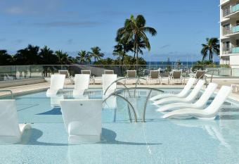 Ilikai Hotel & Luxury Suites allows 18 year olds to book a room