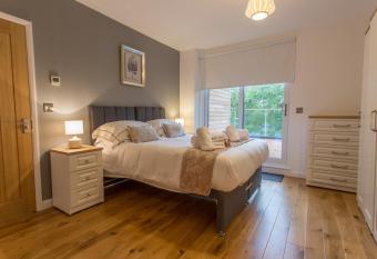 Razia Apts with easy access to Oxford Headington Hospitals has Balcony rooms