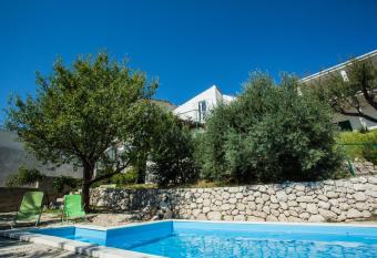 Holiday home Gandalj_2 has Smoking/Balcony rooms