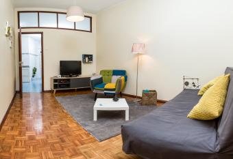 Downtown Shelter - Casa da Pra  a allows 18 year olds to book a room