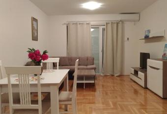 Apartment Ancora2 allows 18 year olds to book a room