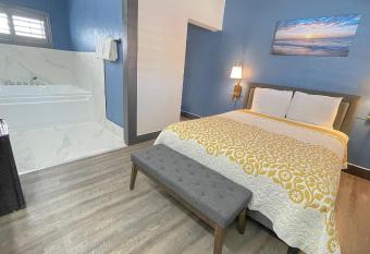 The Fremont Inn has rooms with a private hot tub