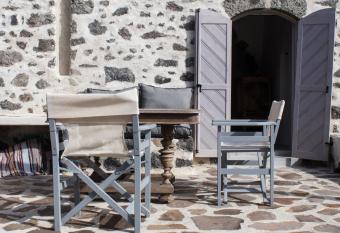 Kafka Stone House has Balcony rooms