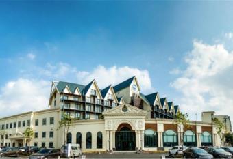 Blue Palace Hotel has Balcony rooms