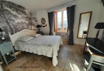 B&B Manoir de la Fabr  gues allows 18 year olds to book a room