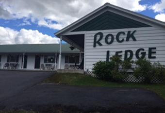 Rock Ledge Motel has Balcony rooms