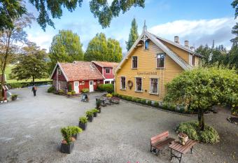 Kronen Gaard Hotel allows 18 year olds to book a room