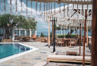 Panorama Hideaway has Balcony rooms