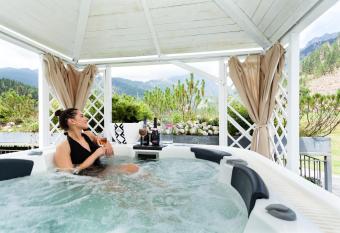 Hotel Vienna has Balcony rooms