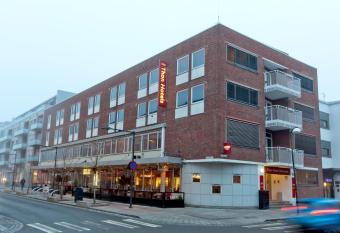 Thon Hotel Lillestr  m allows 18 year olds to book a room