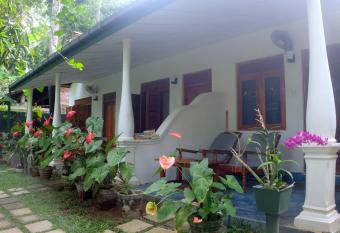 Sansala Guesthouse & Restaurant has Balcony rooms