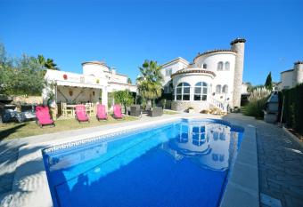 Villa Donnet has Balcony rooms
