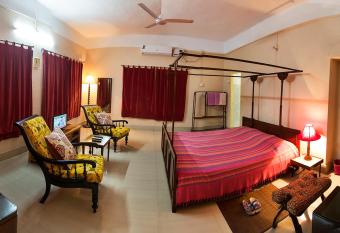 Judges Court has Smoking/Balcony rooms