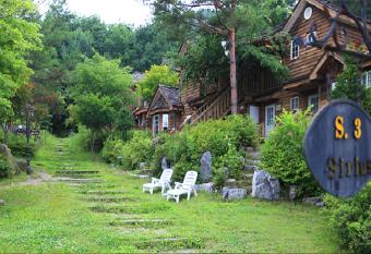 Mayfair Deneb Pension has Balcony rooms