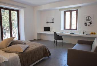 La Chambre has Balcony rooms