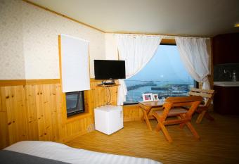 Sea and Bike has Balcony rooms