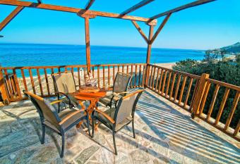 Flamingo Hotel Pelion - Seaside Superior Studios & Suites has Balcony rooms
