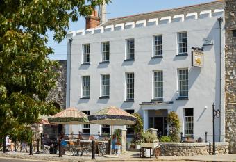 THE PIG-in the wall allows 18 year olds to book a room