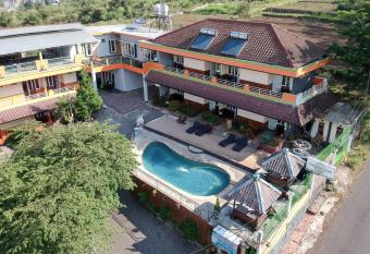 Villa Panderman Indah has Balcony rooms