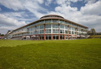 Lingfield Park Marriott Hotel & Country Club has Balcony rooms