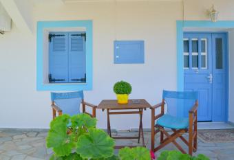 Jimmy s Studios allows 18 year olds to book a room