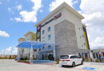 Best Western Plus Pasadena Inn & Suites allows 18 year olds to book a room