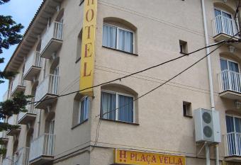 Pla  a Vella has Balcony rooms