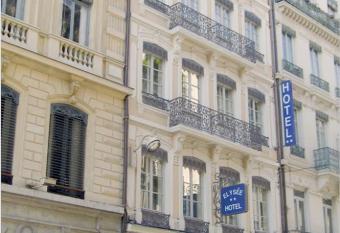 Hotel Elys  e allows 18 year olds to book a room