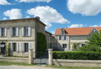 Clos 1906 allows 18 year olds to book a room