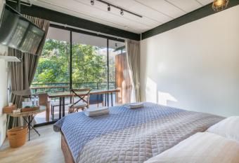 Maesa Greenery Hill SHA allows 18 year olds to book a room